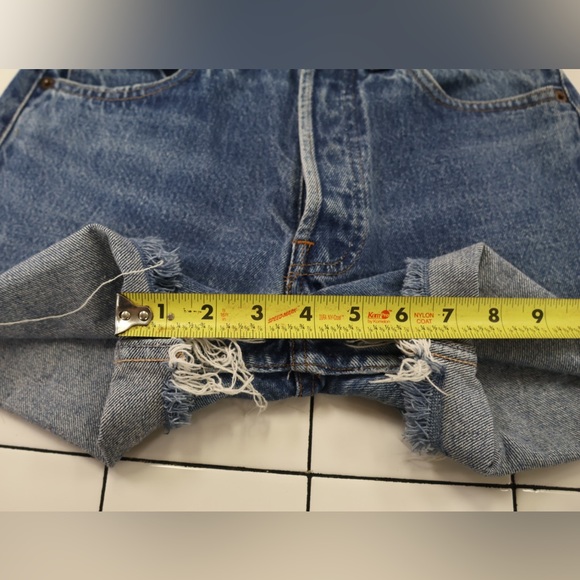Levi’s 501 button fly cut off shorts size 28 - Picture 5 of 8